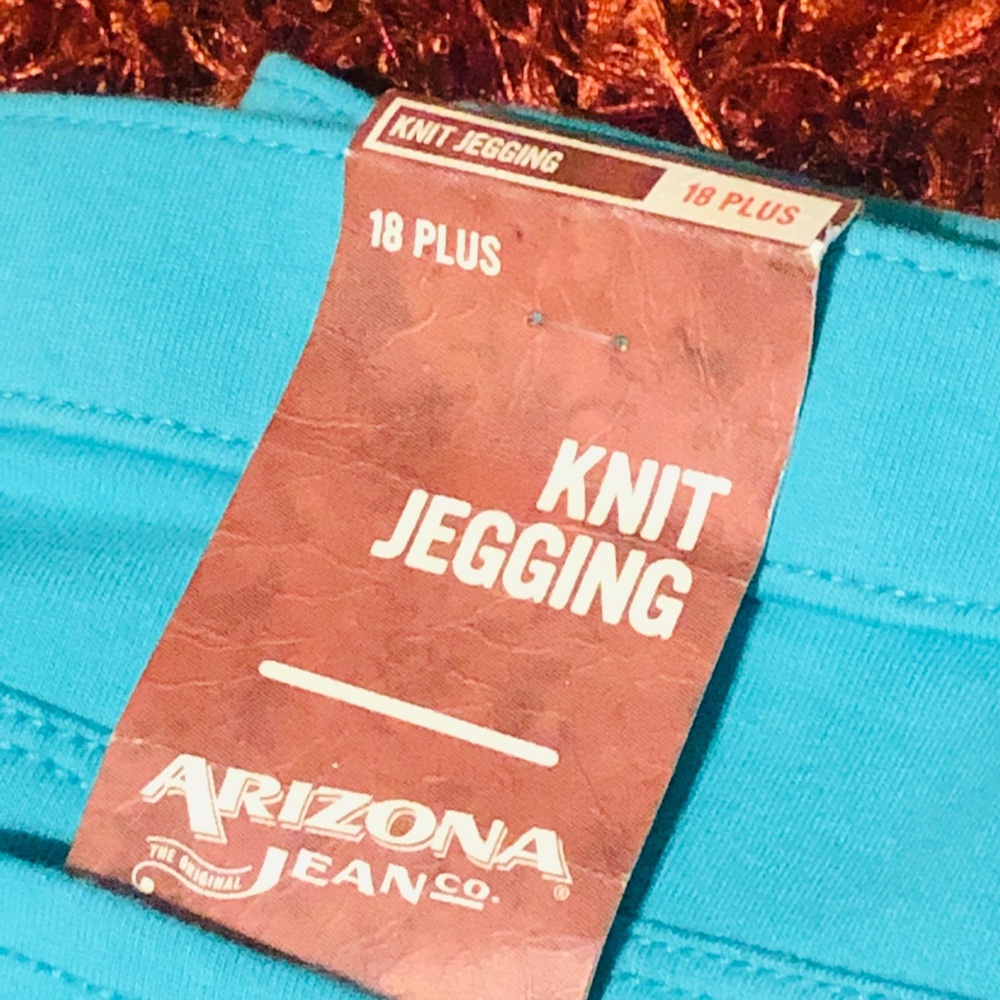 Women’s Pants - Picture 2 of 4